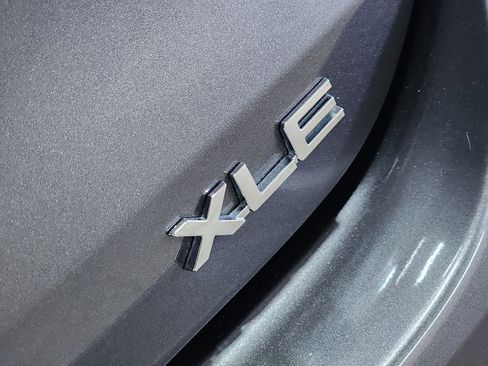 Used 2021 Toyota Highlander XLE image 26