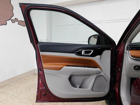 Used 2022 Jeep Compass Limited image 27