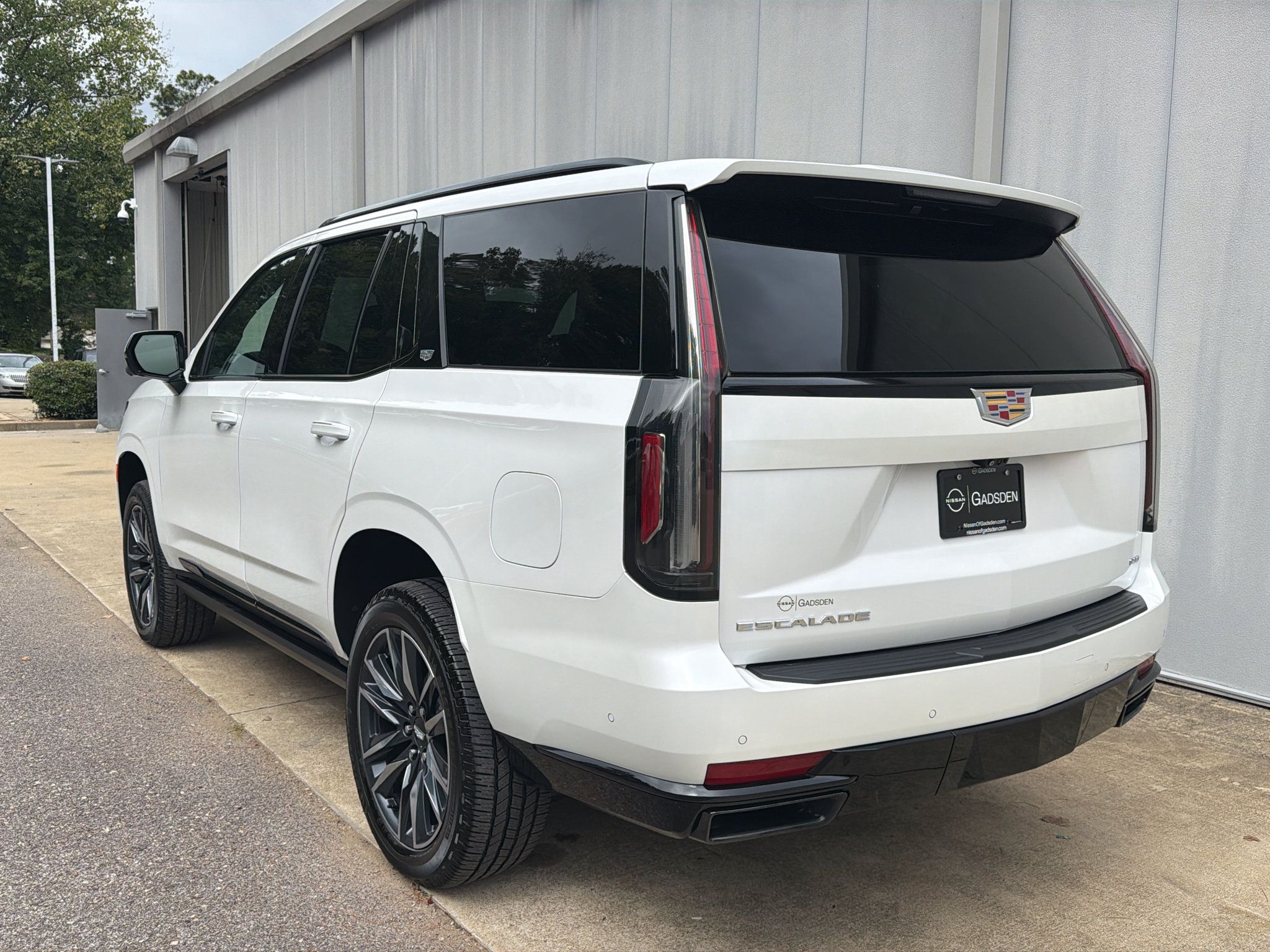 Used 2022 Cadillac Escalade Sport Platinum w/ Heavy-Duty Trailer Package AWD/4WD image 5