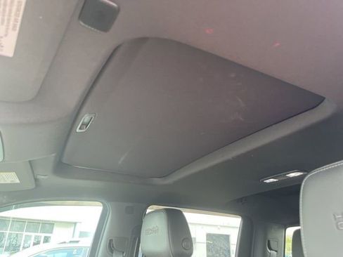 Used 2022 Chevrolet Silverado 1500 High Country w/ Technology Package image 11