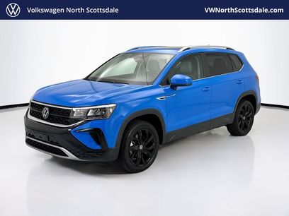 Used 2023 Volkswagen Taos SE w/ Panoramic Sunroof Package