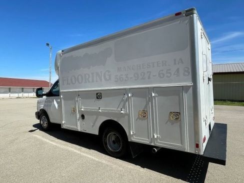 Used 2016 Chevrolet Express 3500 RWD image 3