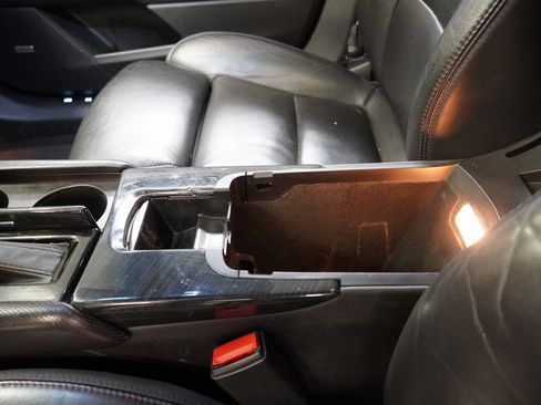 Used 2014 Cadillac XTS Platinum image 25