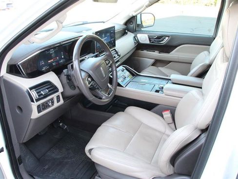 Used 2022 Lincoln Navigator L Reserve AWD/4WD image 10