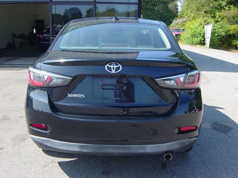Used 2019 Toyota Yaris LE FWD image 5