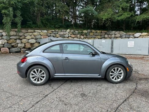 Used 2018 Volkswagen Beetle 2.0T S FWD image 6
