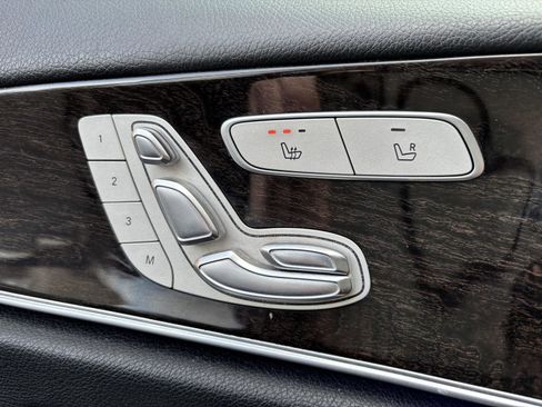 Used 2017 Mercedes-Benz E 300 4MATIC image 12