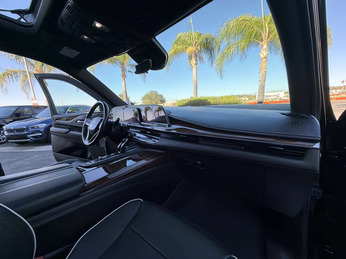 Used 2021 Cadillac Escalade Premium Luxury RWD image 21