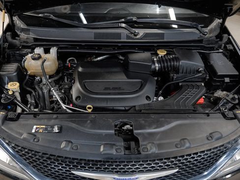 Used 2020 Chrysler Pacifica Limited FWD image 67