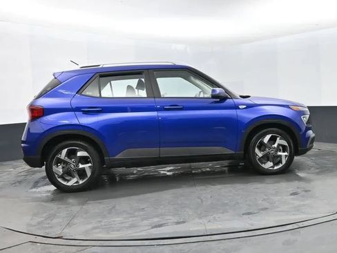 Used 2025 Hyundai Venue Limited image 4