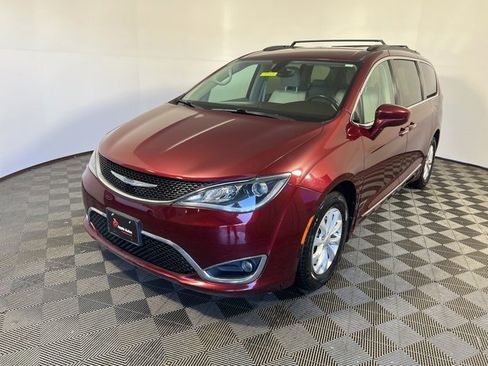 Certified 2017 Chrysler Pacifica Touring-L image 3