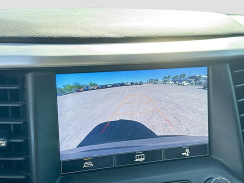 Used 2023 GMC Acadia SLT w/ Preferred Package image 16