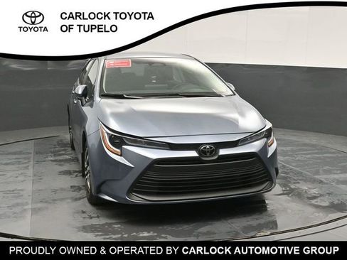 Used 2025 Toyota Corolla LE image 6