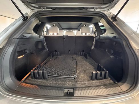 Used 2021 Volkswagen Tiguan SE R-Line image 35