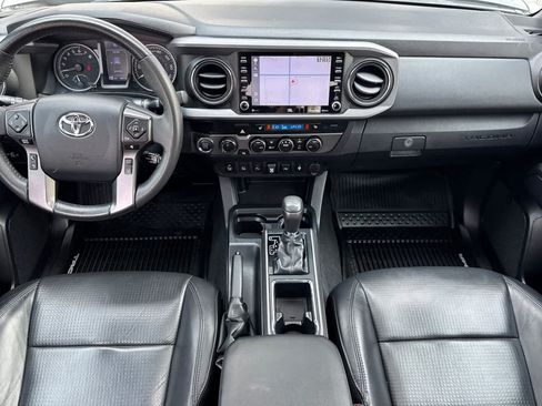 Used 2020 Toyota Tacoma TRD Sport w/ TRD Premium Sport Package AWD/4WD image 3