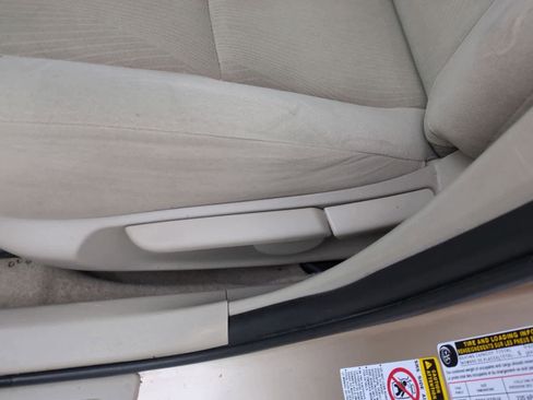 Used 2013 Toyota Corolla LE image 17