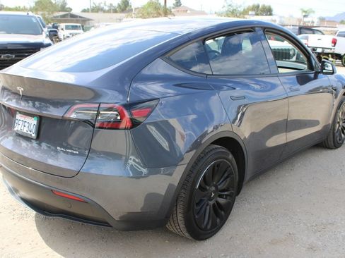 Used 2023 Tesla Model Y Long Range AWD/4WD image 4