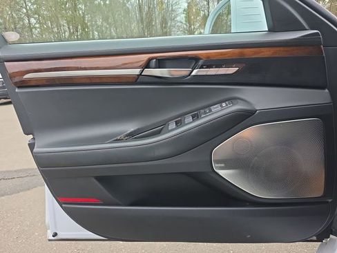 Used 2017 Genesis G90 3.3T Premium image 40