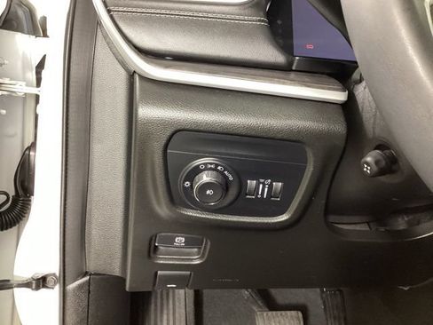 Used 2023 Jeep Grand Cherokee L Limited w/ Luxury Tech Group II AWD/4WD image 12