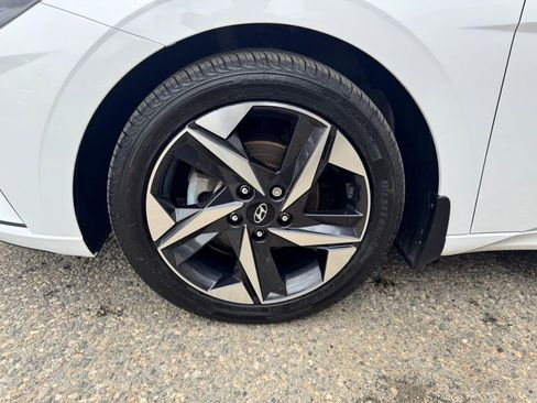 Used 2023 Hyundai Elantra SEL w/ Convenience Package FWD image 9