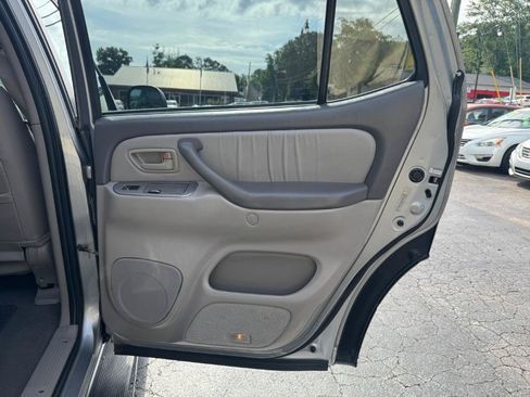 Used 2001 Toyota Sequoia Limited RWD image 18
