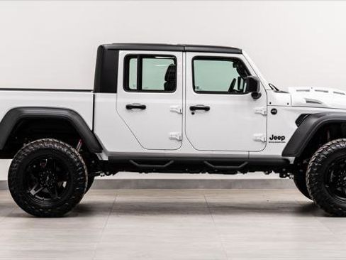 Used 2025 Jeep Gladiator Sport image 7