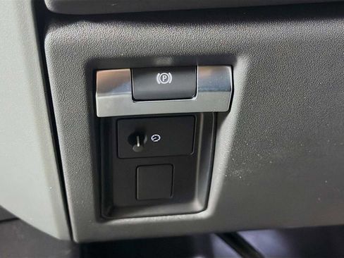 Used 2023 Land Rover Defender 130 X-Dynamic SE image 10