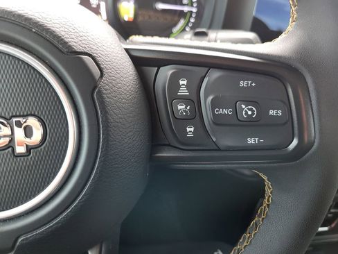 Used 2024 Jeep Wrangler Unlimited image 30