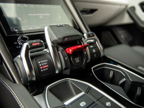 Used 2024 Lamborghini Urus S image 30