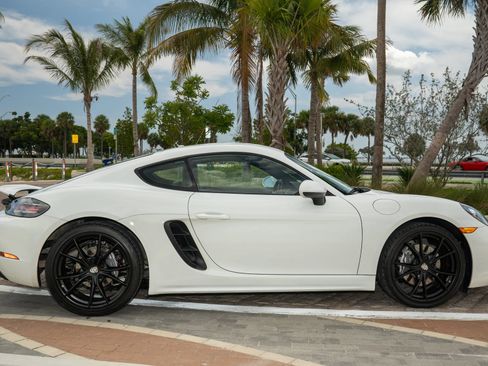 Used 2018 Porsche 718 Cayman RWD image 15