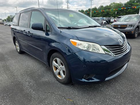 Used 2012 Toyota Sienna LE w/ Towing Pkg FWD image 7