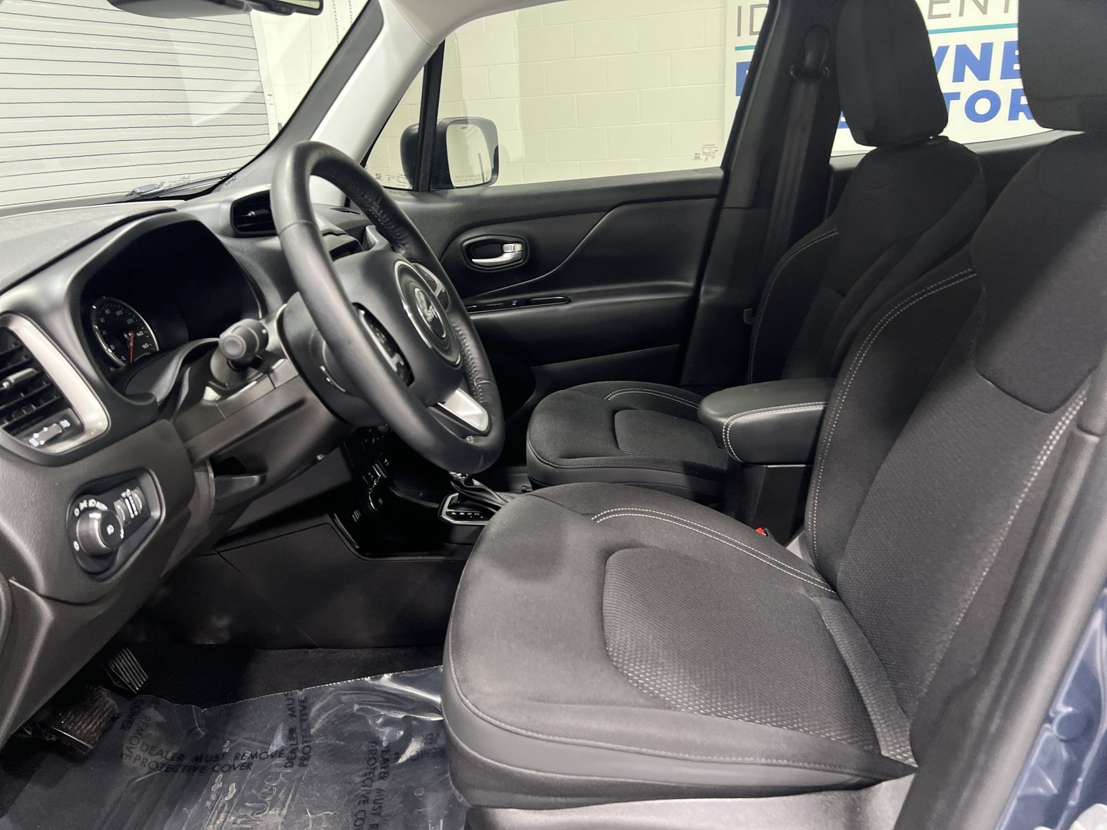 Used 2023 Jeep Renegade Latitude w/ Premium Group AWD/4WD image 11