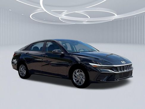New 2026 Hyundai Elantra Hybrid FWD image 10