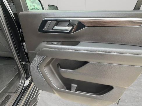 Certified 2025 Chevrolet Suburban LS RWD image 34