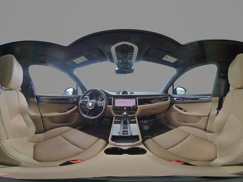Certified 2025 Porsche Macan image 30
