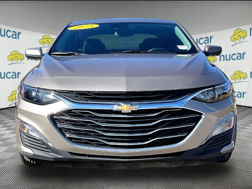 Used 2025 Chevrolet Malibu LT FWD image 2