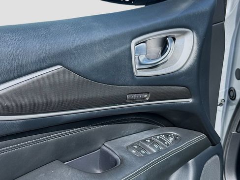 Used 2019 INFINITI QX60 Luxe w/ Essential Package FWD image 24