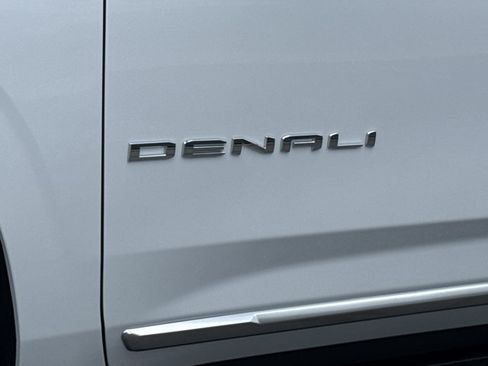 New 2026 GMC Yukon XL Denali w/ Denali Reserve Package AWD/4WD image 18