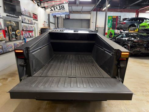 Used 2024 Tesla Cybertruck AWD Crew Cab image 22