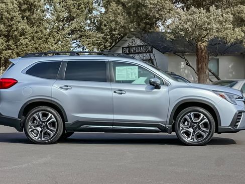 Used 2023 Subaru Ascent Touring image 3