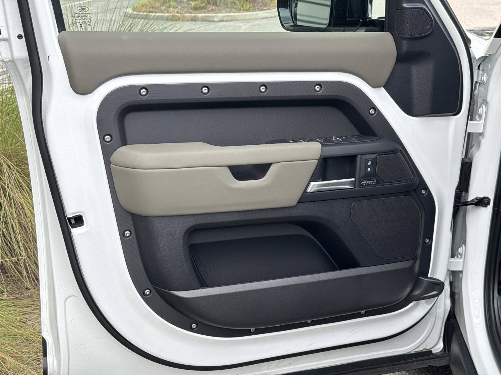 Certified 2026 Land Rover Defender 110 X-Dynamic SE AWD/4WD image 18