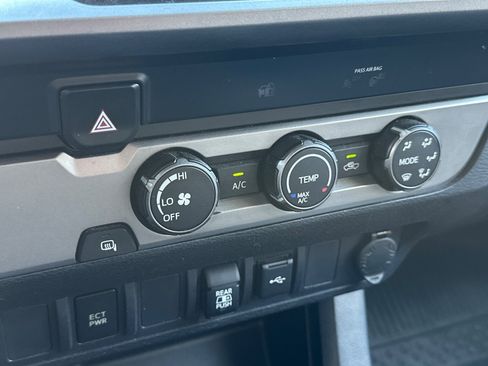 Used 2020 Toyota Tacoma SR5 RWD image 28