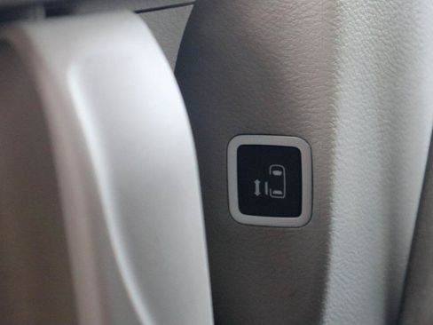 Used 2023 Chrysler Voyager LX FWD image 53