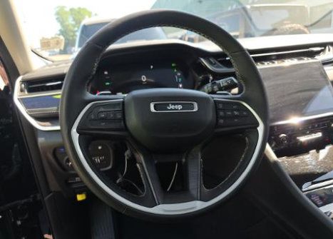 Used 2022 Jeep Grand Cherokee Limited 4xe w/ Luxury Tech Group II AWD/4WD image 37