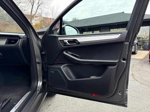 Used 2015 Porsche Macan Turbo image 23