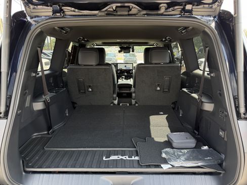 Used 2026 Lexus GX 550 w/ Accessory Package (2T) AWD/4WD image 34