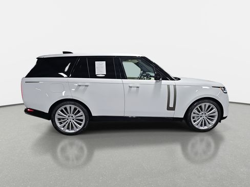 Used 2025 Land Rover Range Rover SE image 4