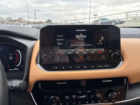 Used 2023 Nissan Rogue Platinum w/ Platinum Premium Package image 21