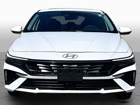 Used 2025 Hyundai Elantra SEL FWD image 4