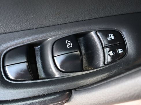 Used 2016 Nissan Rogue S AWD/4WD image 27